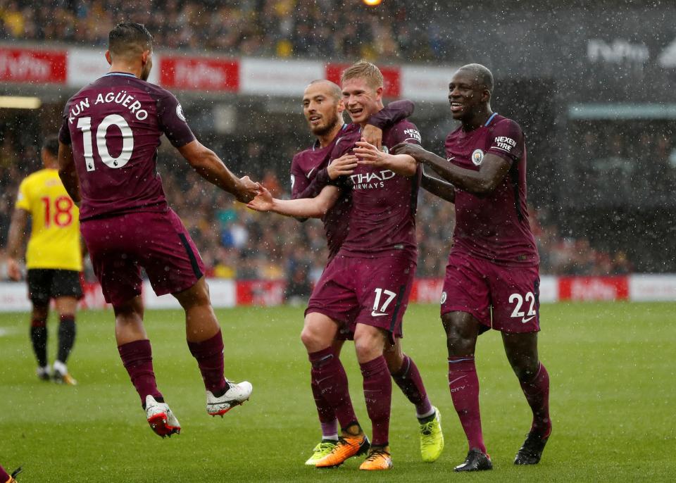  Kevin De Bruyne celebrates with team-mates during 6-0 victory over Watford