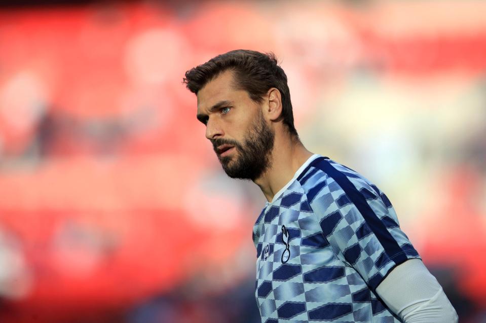  Fernando Llorente warms up for Tottenham at Wembley