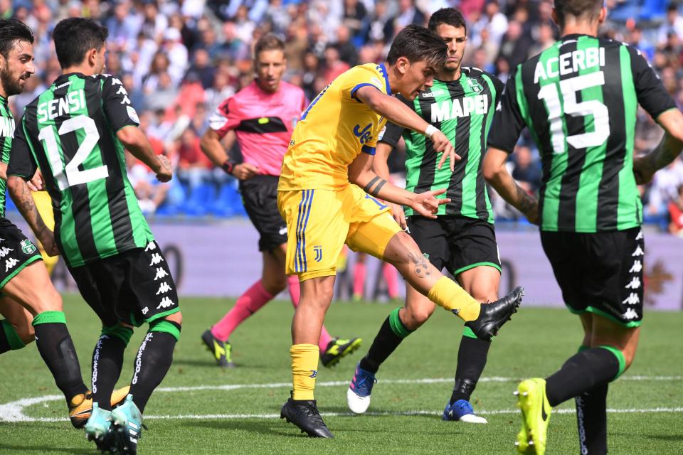  Despite being surrounded by Sassuolo players, Paulo Dybala fired in second