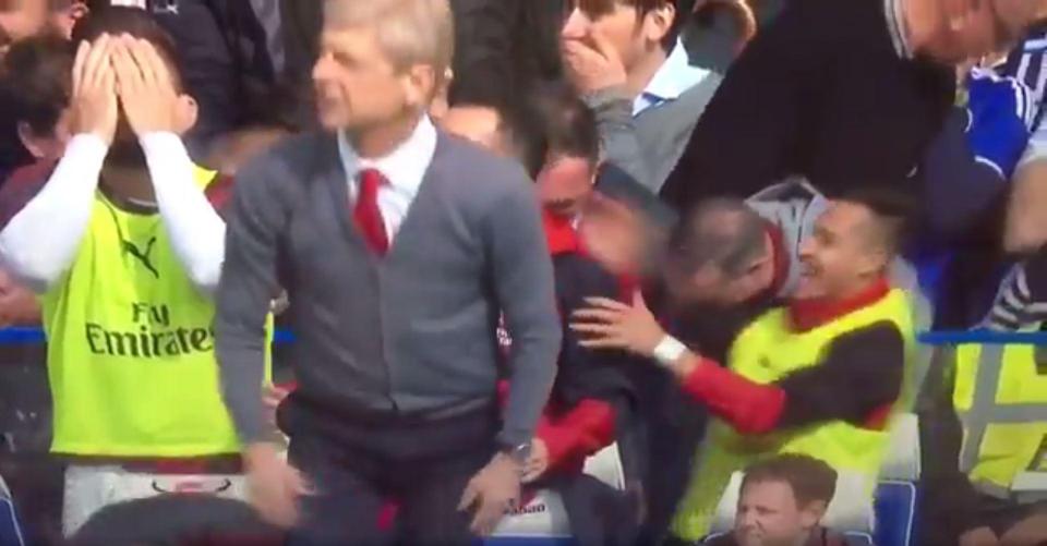  Alexis Sanchez could barely contain his laughter following his team-mate's miss