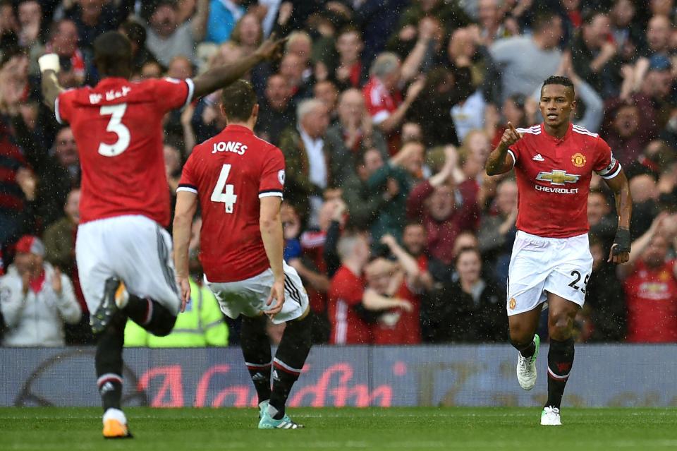  Antonio Valencia's absolute rocket set in motion Everton's capitulation at Old Trafford