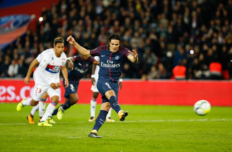  Edinson Cavani fluffed his lines from the spot after taking the ball from Neymar