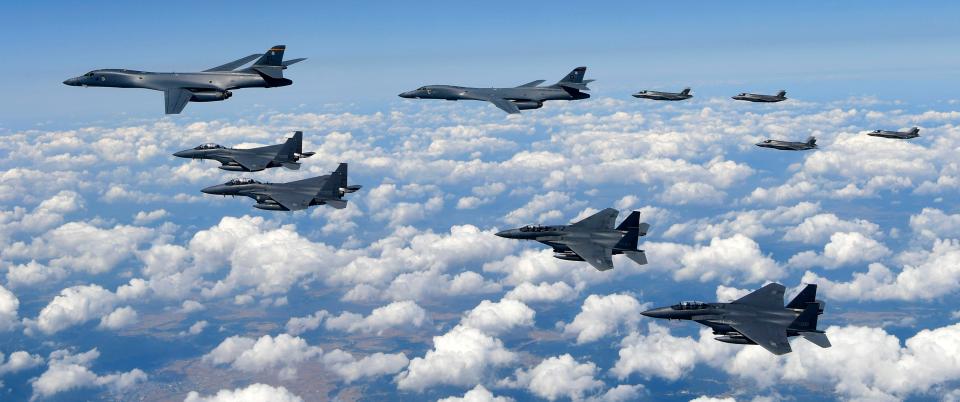  US and South Korean jets carried out practice bombing raids in a show of force early today