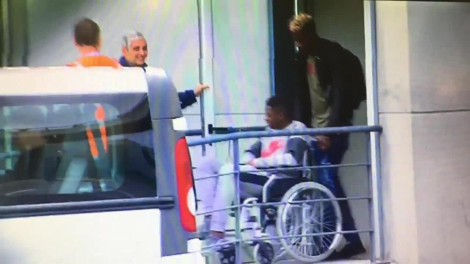  Ousmane Dembele leaves Finnish hospital on wheelchair after operation