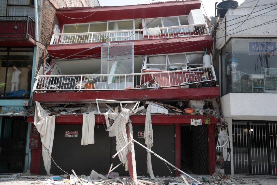 Mexican President Enrique Peña Nieto says 27 buildings have collapsed in the Mexican capital