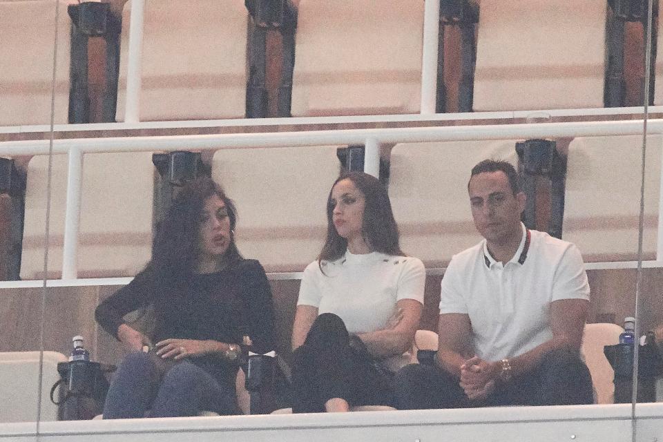  Georgina Rodriguez chats to friends in the Bernabeu