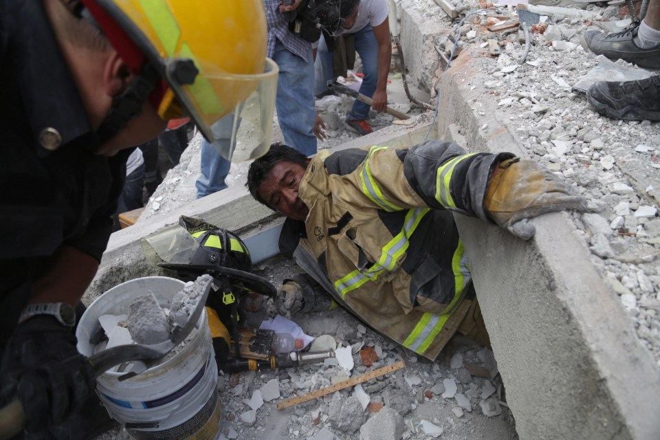 Mexican President Enrique Peña Nieto told rescue crews ‘every minute counts to save lives’