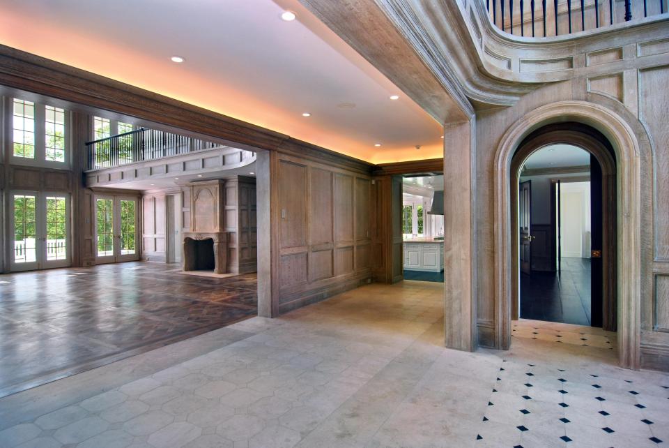  The huge mansion has a warm reception area