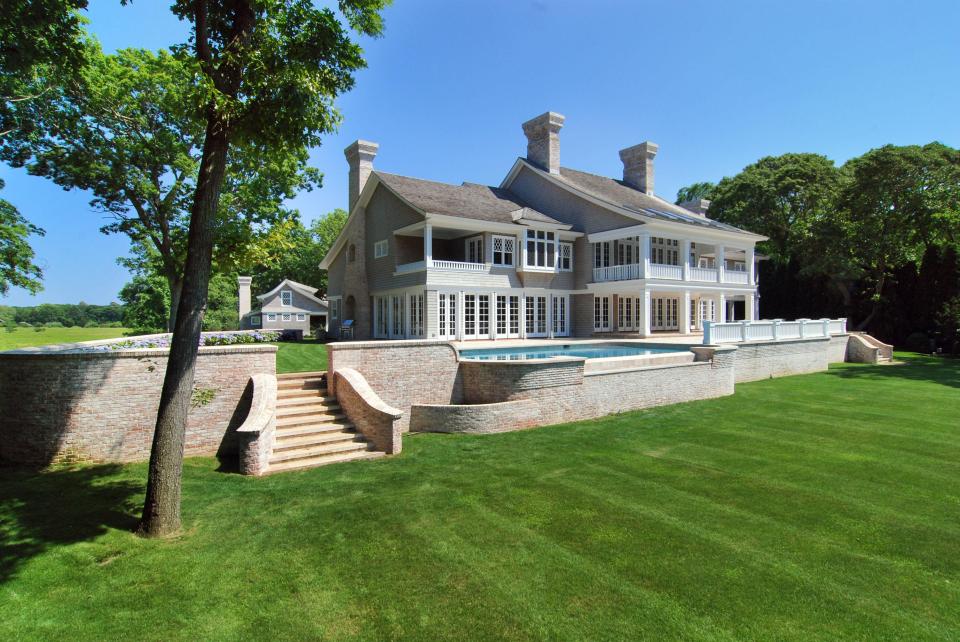  Hillary Clinton and her husband Bill have recently purchased a home in The Hamptons