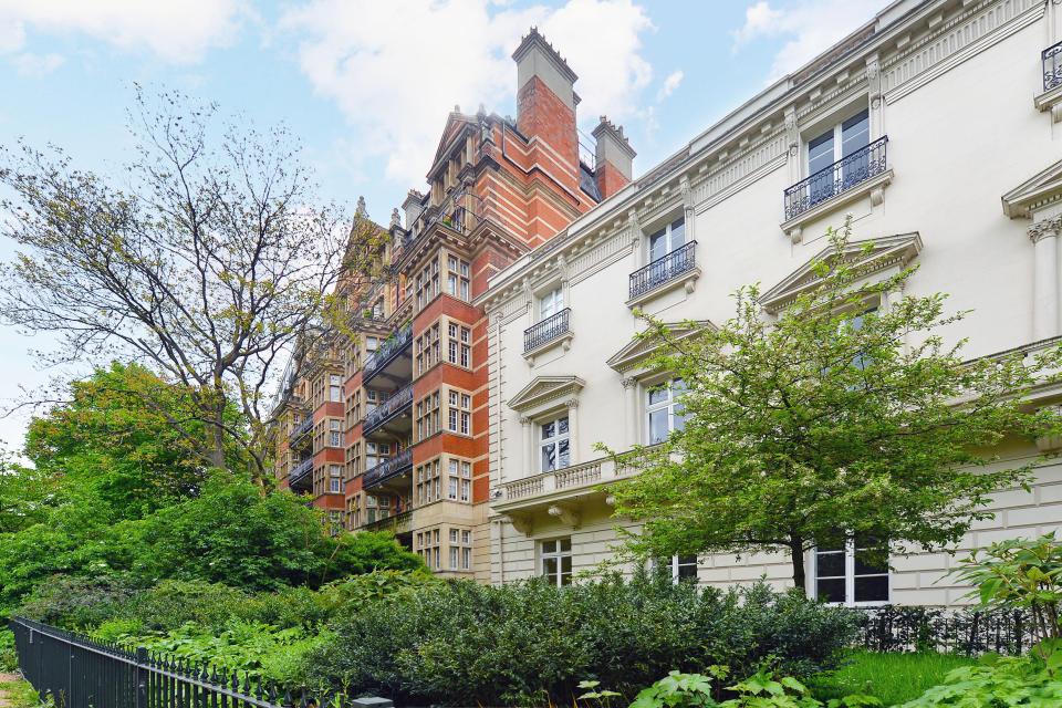  The Sheikh also snapped up this four-bed flat overlooking Hyde Park where guests and staff will live