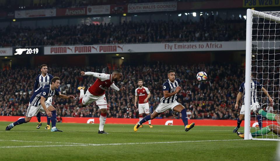  Alexandre Lacazette opened the scoring with a fine header