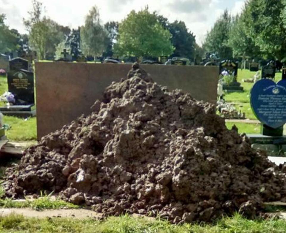  The mountain of mud was dumped on the headstone by council workers