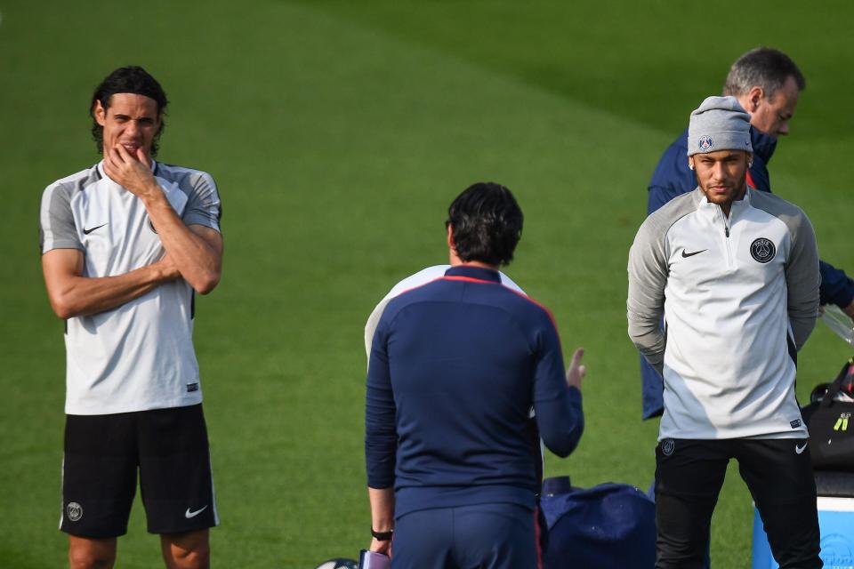  Neymar and Cavani stand apart during the training session