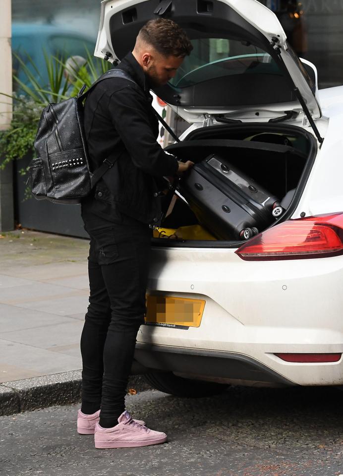  Dom puts his stuff in the car after his day of modelling