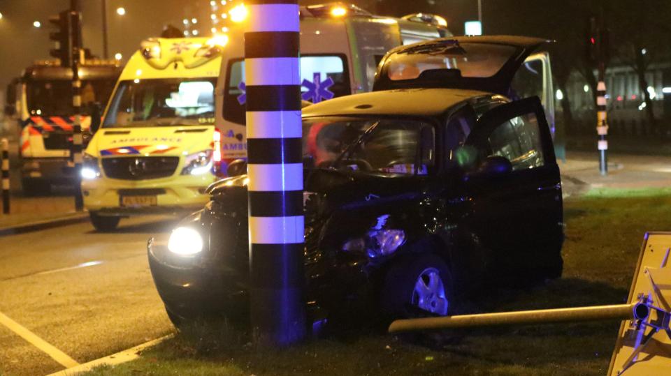  The taxi driving Sergio Aguero in Amsterdam crashed into a pole