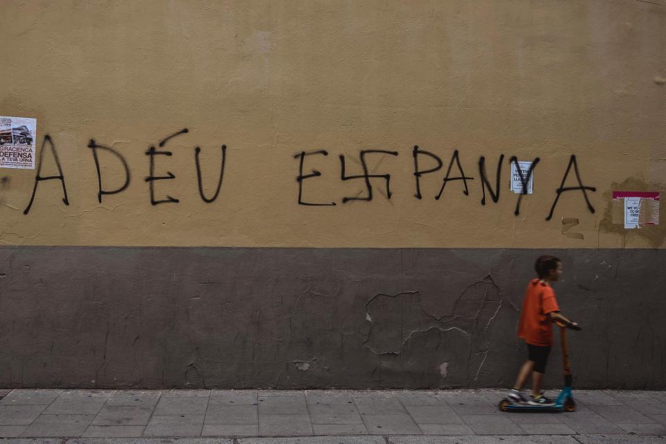  A 'Goodbye Spain' painting including the swastika in Bareclona