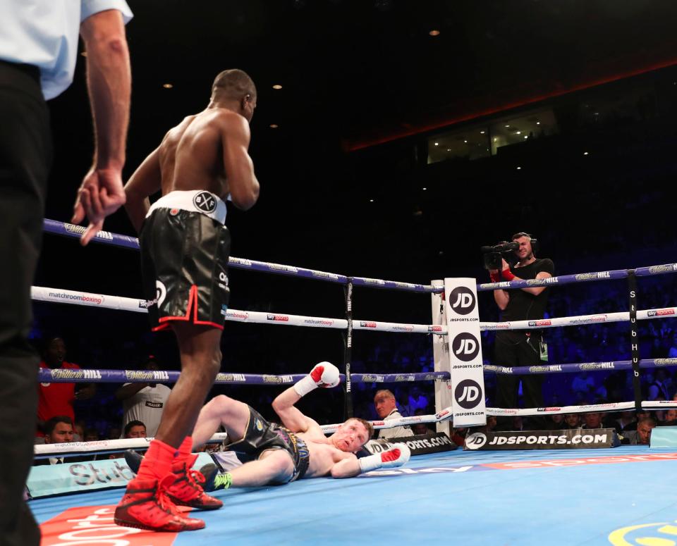  Ohara Davies floored Tom Farrell FIVE TIMES on his way to a crushing victory