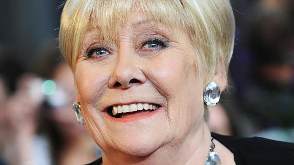  Coronation Street actress Liz Dawn, who played Vera Duckworth in the soap, has died aged 77