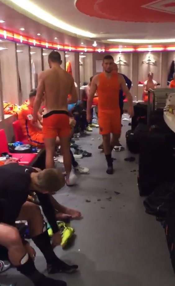  This shot featured in Ruud Gullit's 15-second dressing room tweet