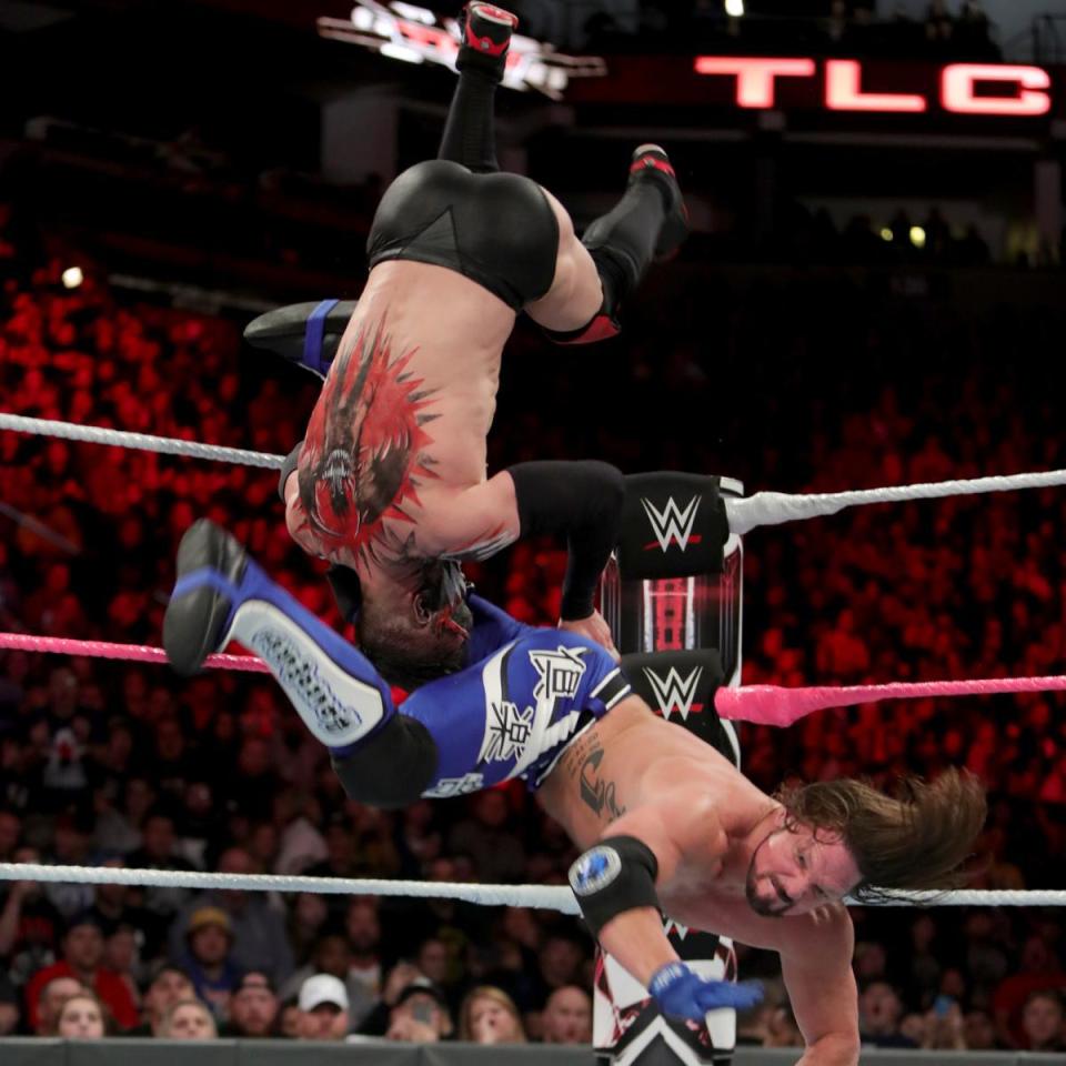  AJ Styles flips B+ílor off the top rope