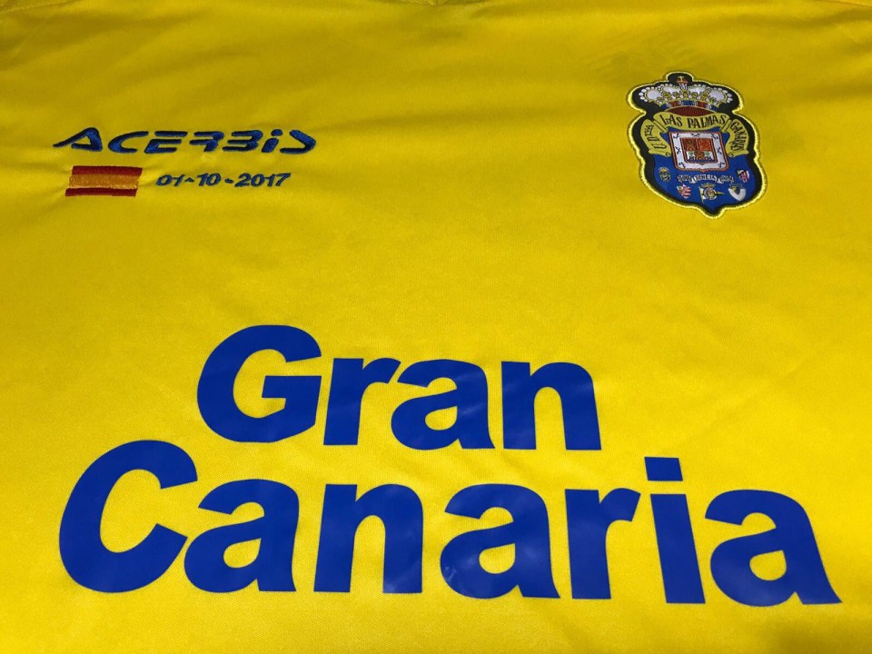 Las Palmas stoke fires with Spain flag woven into shirt for Nou Camp encounter