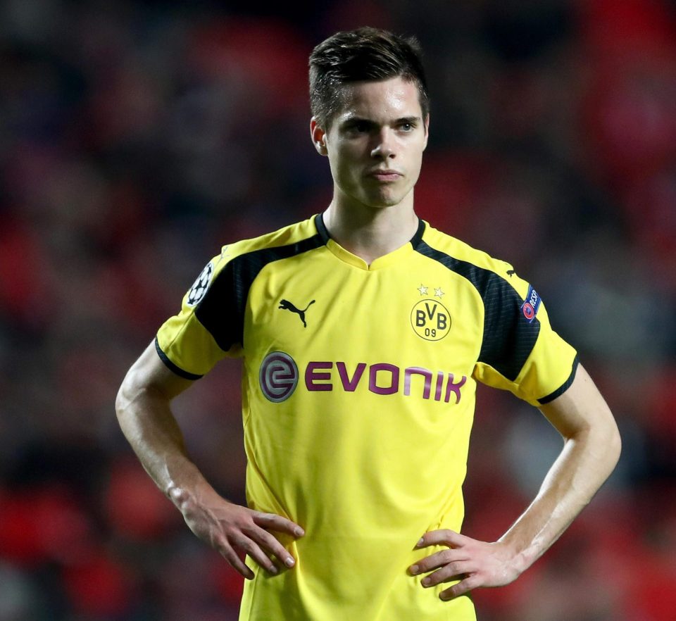  Julian Weigl is under contract at Dortmund until 2021