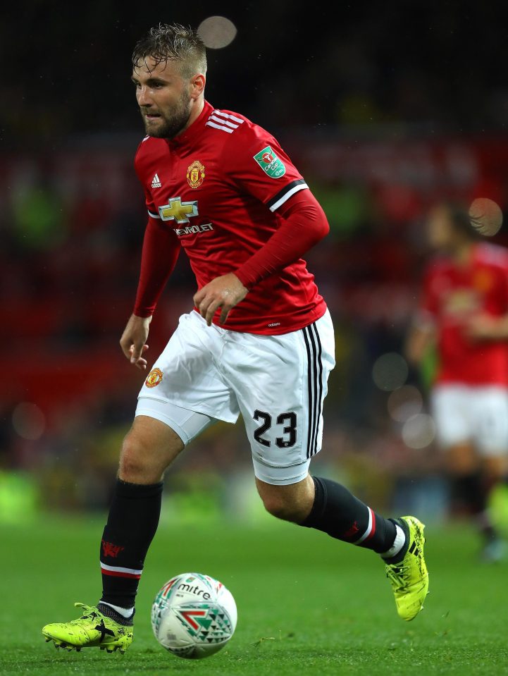  Luke Shaw posted a video of himself performing a late-night workout