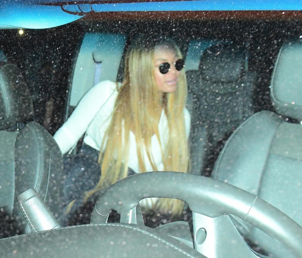  Beyonce only spent an hour out with Jay before they climbed into an SUV and were whisked away