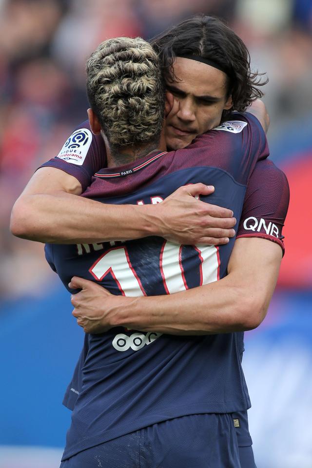  Edinson Cavani and Neymar share an embrace after recent disputes over who should take set pieces