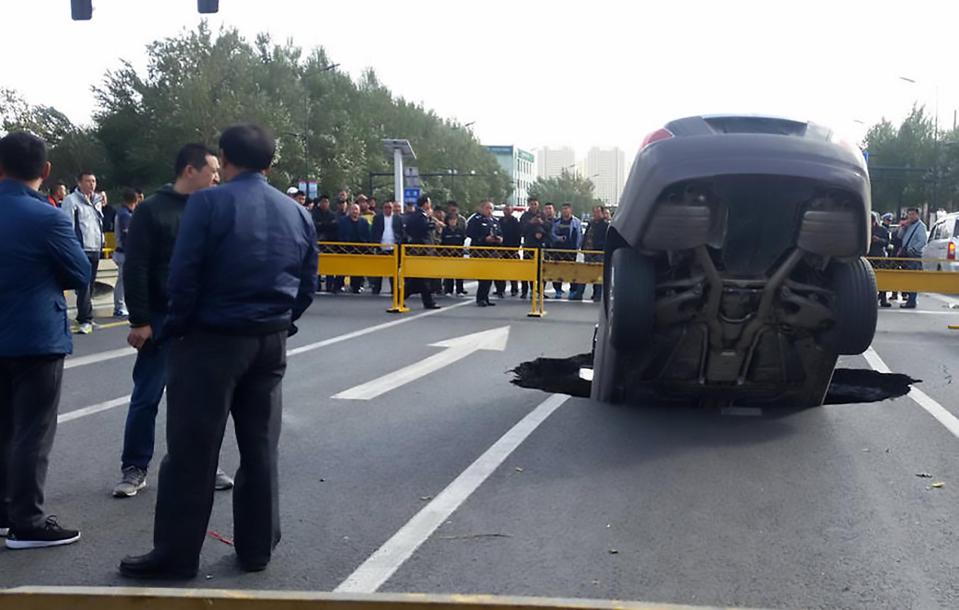  After the accident authorities in Harbin, capital of north-eastern China’s Heilongjiang Province, closed off the road