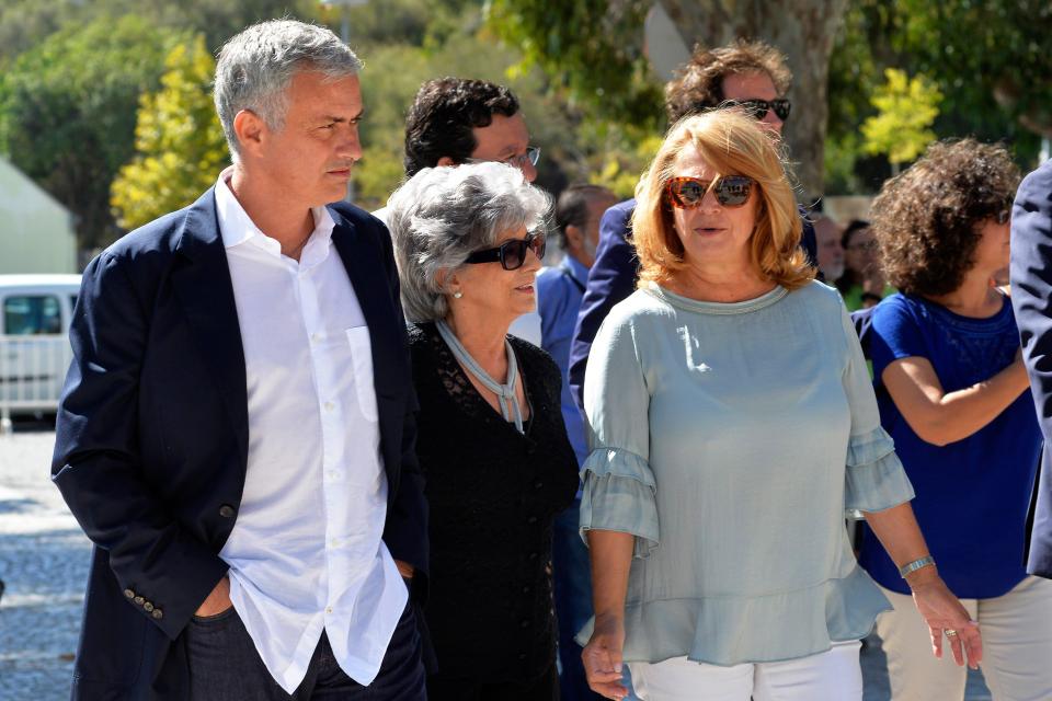  Jose Mourinho was given the honour by Setubal mayor Maria das Dores Meira