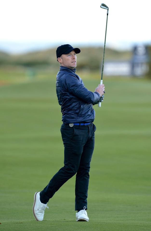  Ronan Keating plays his second shot to the 17th