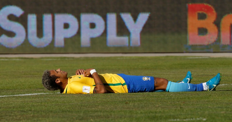 Neymar takes a break at the 4000-metre altitude