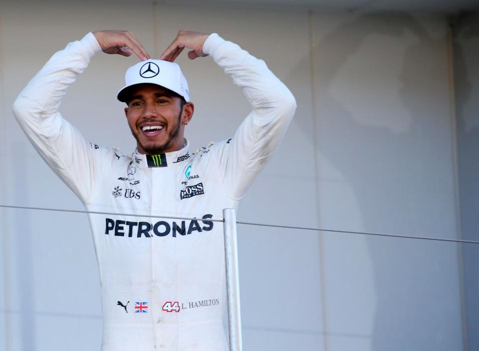  Lewis Hamilton celebrated his victory in Japan by doing the Mobot