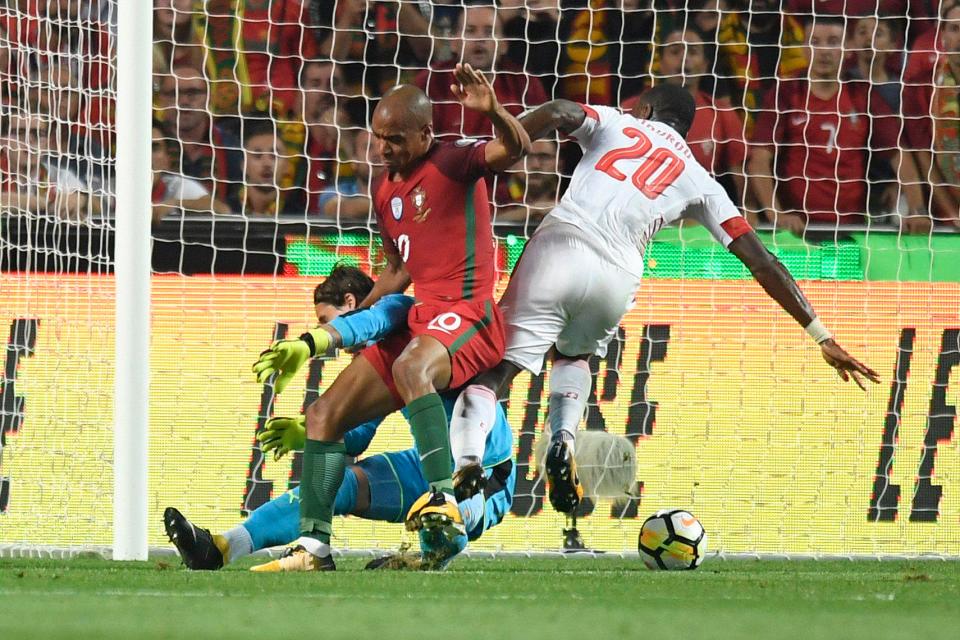  This was the opening goal, deflected of Johan Djourou for Portugal's breakthrough