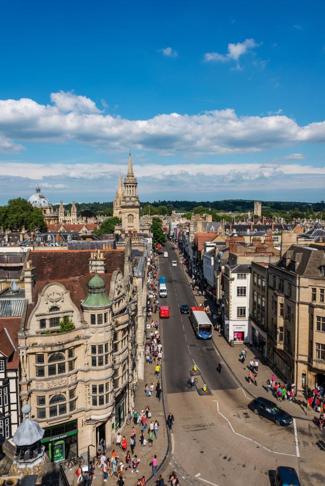  A clear Oxford afternoon but the High Street becomes very congested during rush hours