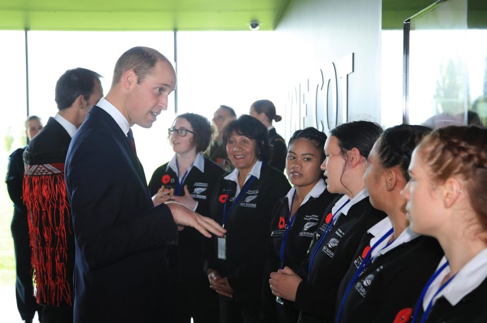  William meets young ambassadors from New Zealand at the Visitor Centre