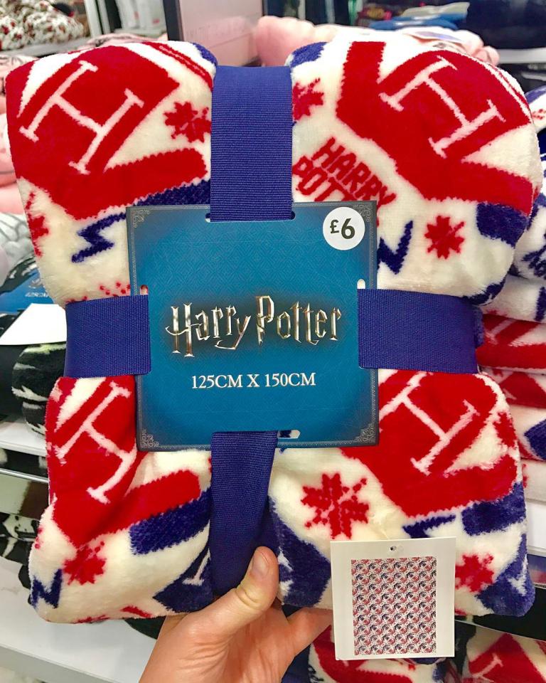  Primark is selling a Harry Potter Christmas throw - and it costs just £6