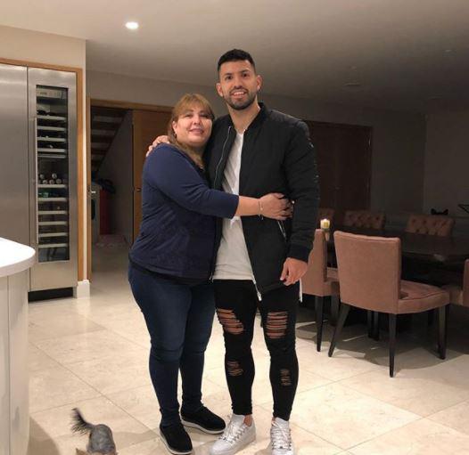  Sergio Aguero posted a heartwarming picture of him and his mother on Instagram