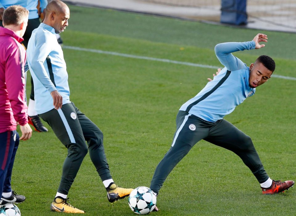  Ferandinho and Gabriel Jesus get stuck in as Manchester City prepare to face Napoli