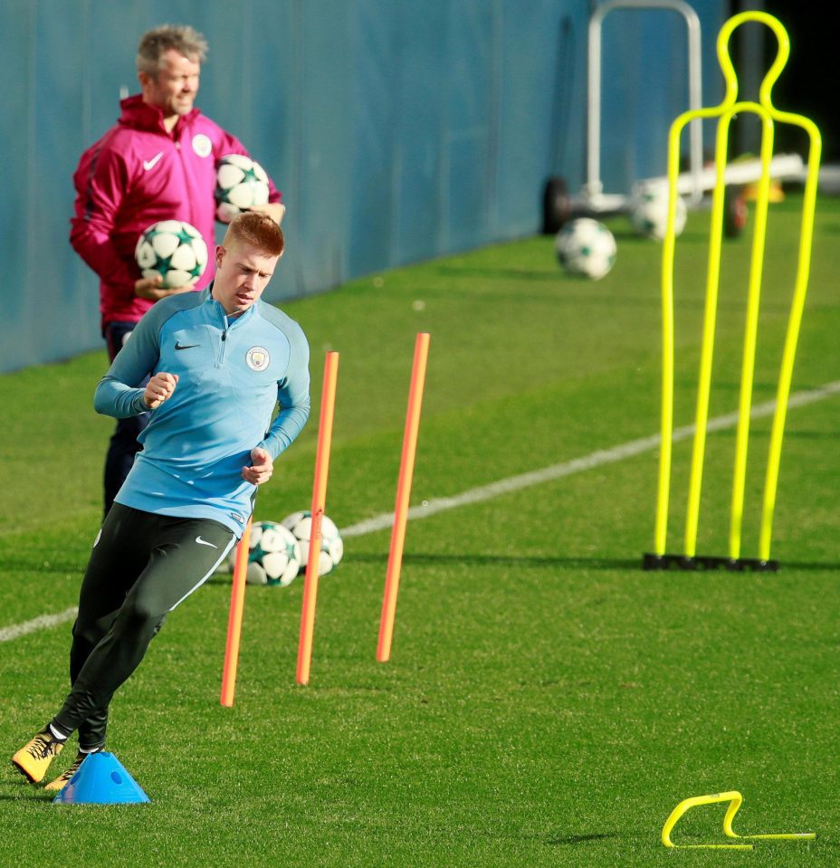  De Bruyne gets to grips with an obstacle course