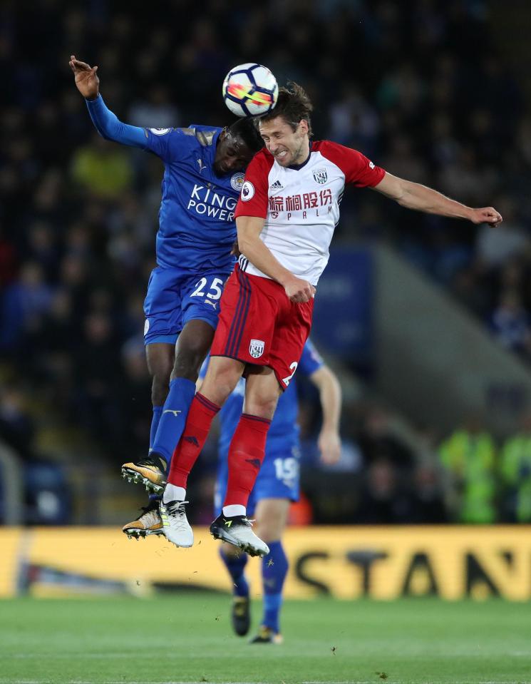  Midfielders Wilfred Ndidi and Grzegorz Krychowiak both contest for the ball in the Premier League clash