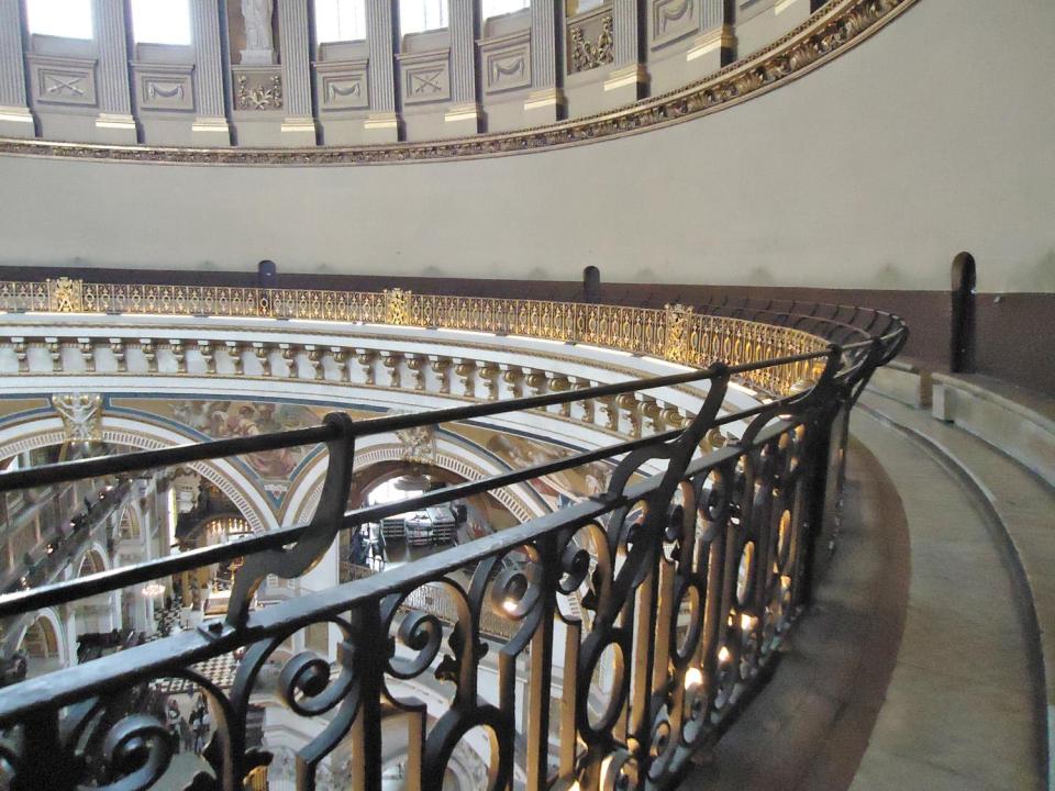  The Whispering Gallery runs around the circumference of the famous St Paul's Cathedral dome