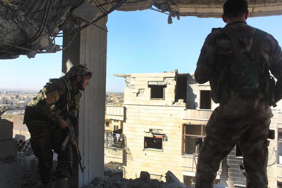  SDF fighters, take their position on a destroyed building during the battle against the Islamic State militants in Raqqa