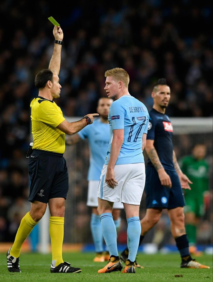  Kevin De Bruyne was upset with something and confront fourth official