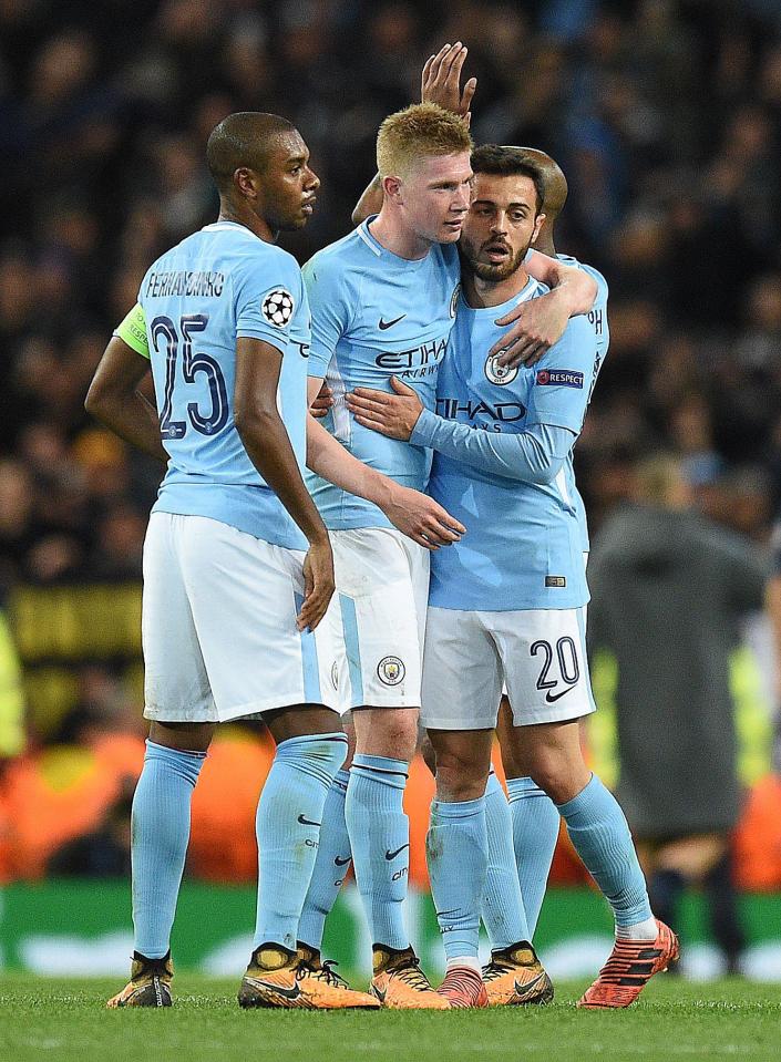  Kevin De Bruyne with Fernandinho and Bernardo Silva against Napoli