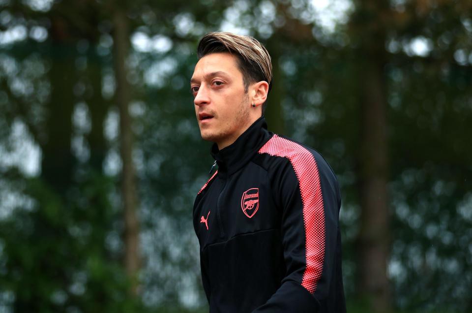  Mesut Ozil has reportedly told Arsenal team-mates he's joining Manchester United