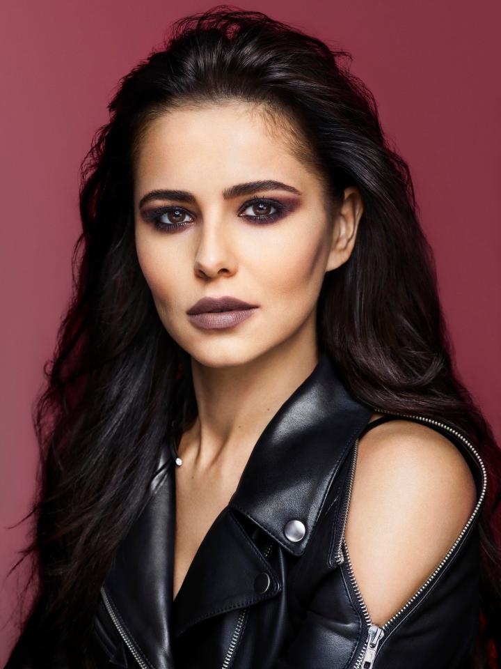  Glam mum Cheryl stuns in new campaign for ‘L’Oréal