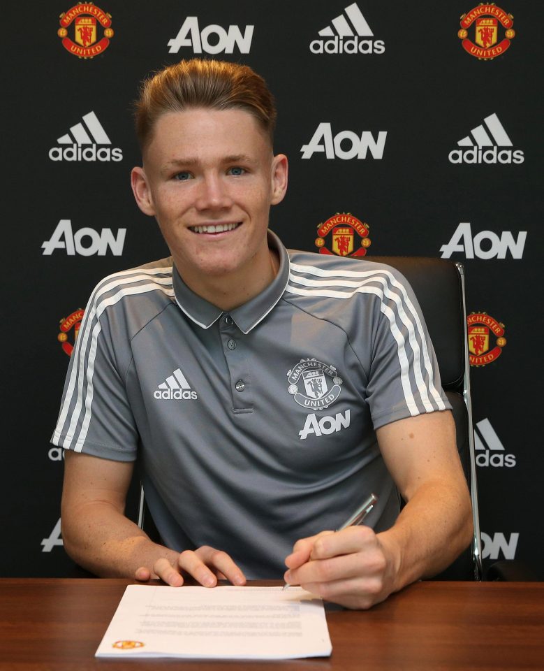  Scott McTominay signs new long-term deal at Manchester United