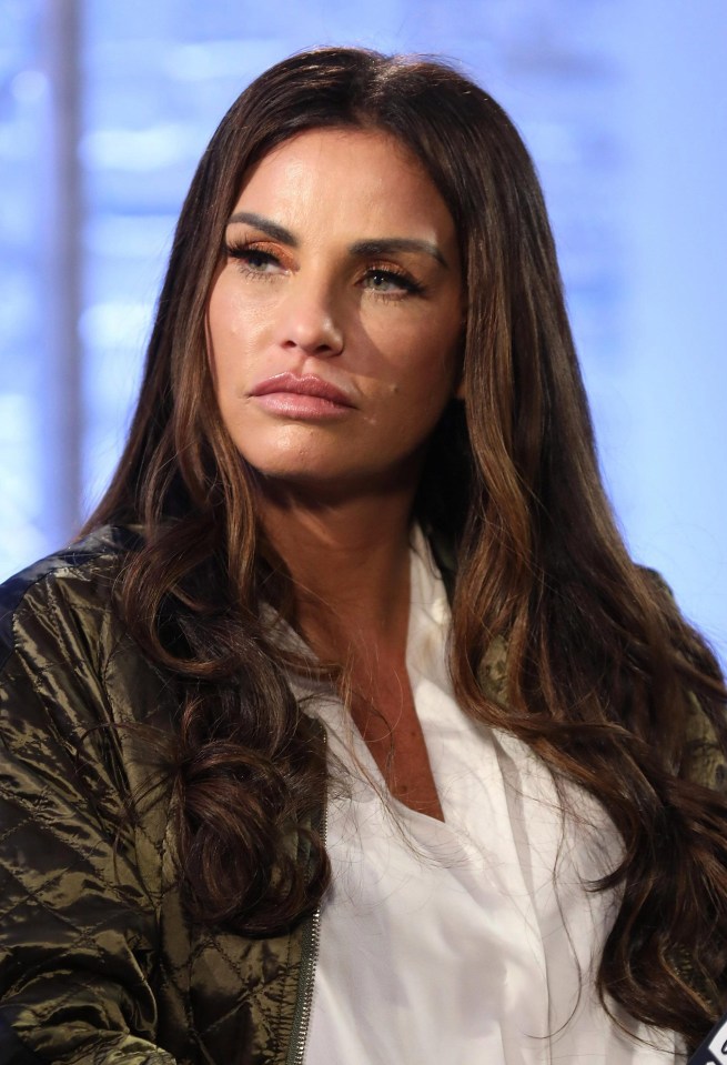 Katie Price showed her fans her bedroom – revealing pictures of Kieran Hayler